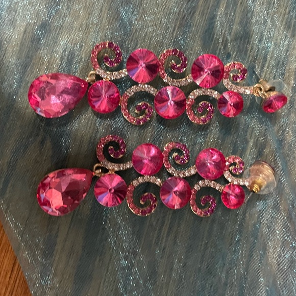 Stunning Sherri Hill dress in magenta! Glass beading - Picture 9 of 9